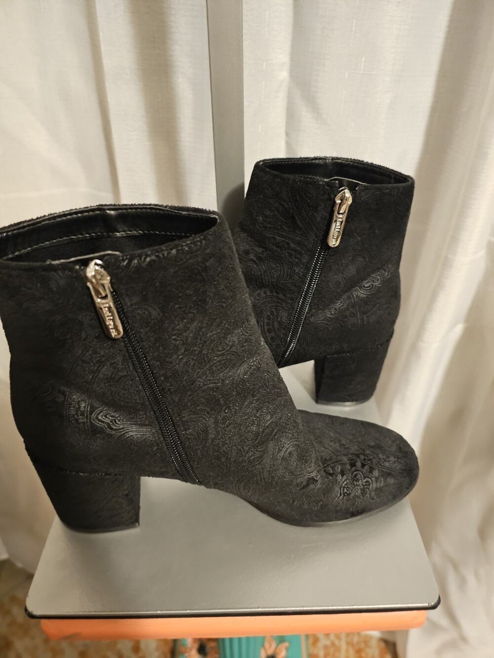 Indigo Rd. Black Paisley Booties Suede Wedge Ankle Boots Short Boot Size 8
